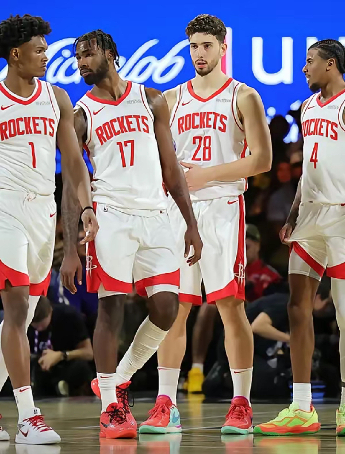 开云线上入口关于休斯敦火箭迎德甲关键赛，国际比赛日状态回暖，赛场秩序良好，更衣室氛围转暖的信息